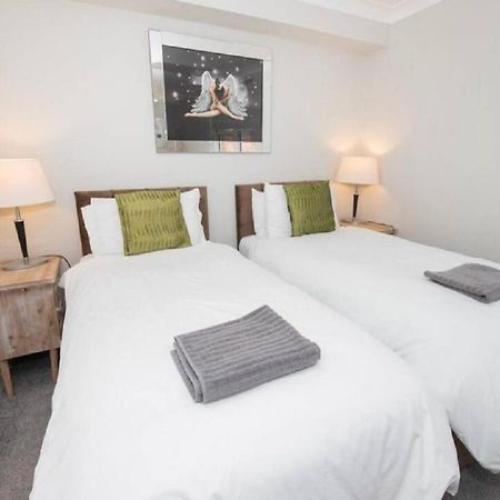 Pelican-Stylish 2-Bed Apartment Close To Beach & Town Scarborough Exterior photo