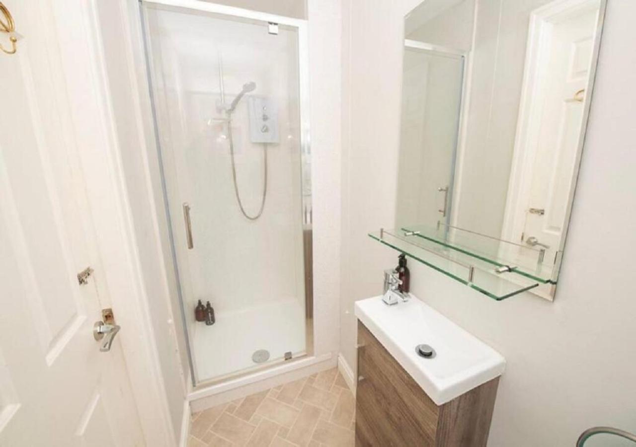 Pelican-Stylish 2-Bed Apartment Close To Beach & Town Scarborough Exterior photo