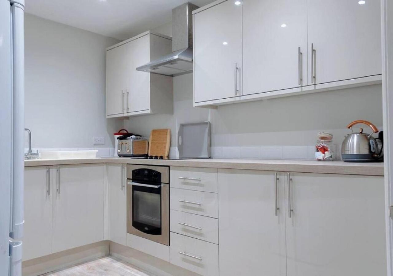 Pelican-Stylish 2-Bed Apartment Close To Beach & Town Scarborough Exterior photo