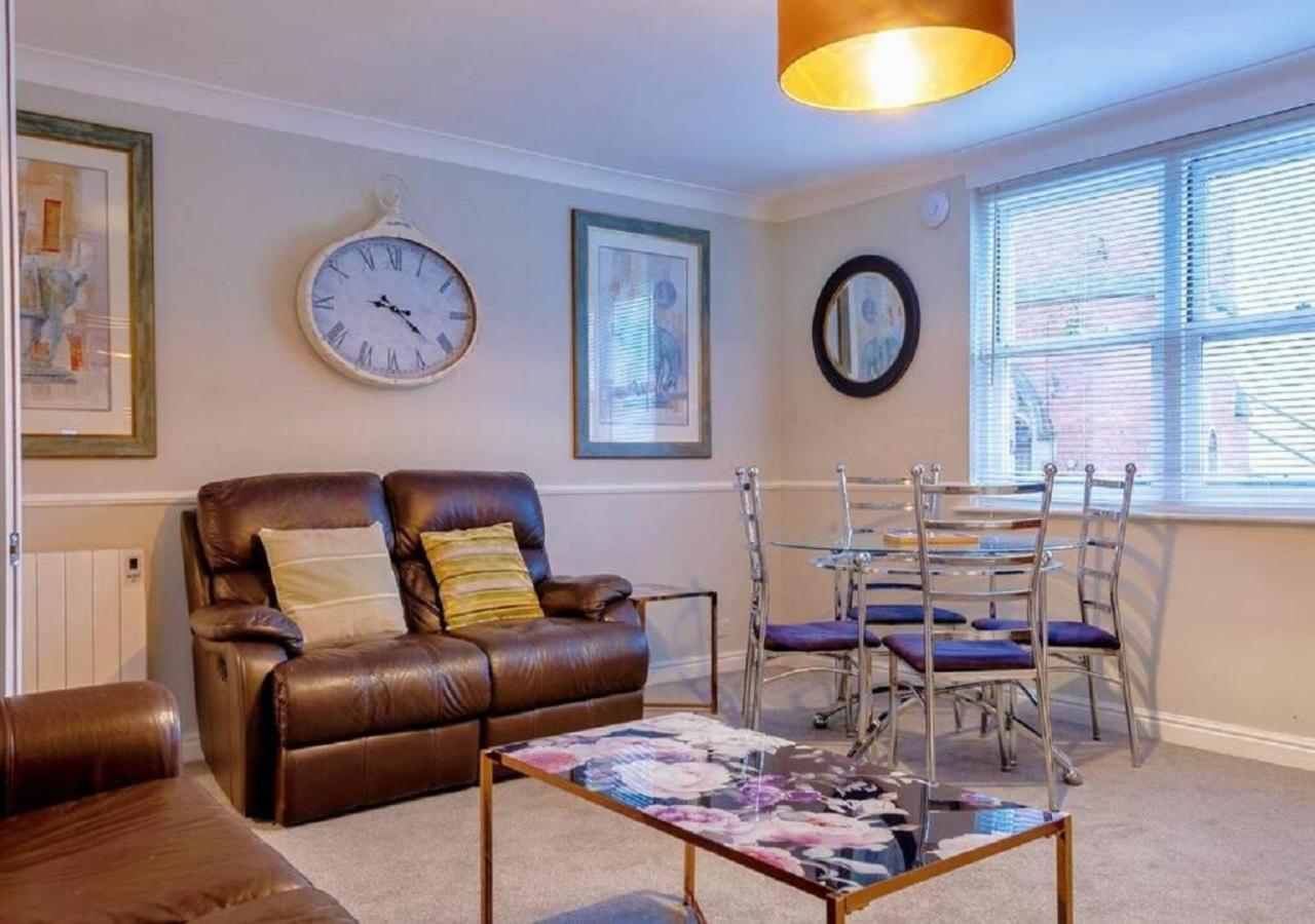 Pelican-Stylish 2-Bed Apartment Close To Beach & Town Scarborough Exterior photo