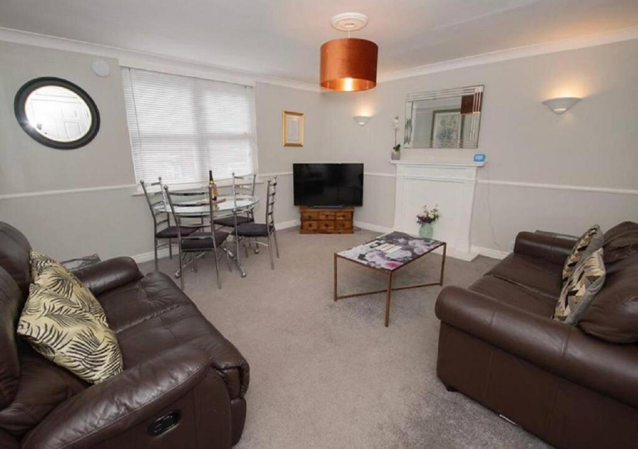 Pelican-Stylish 2-Bed Apartment Close To Beach & Town Scarborough Exterior photo