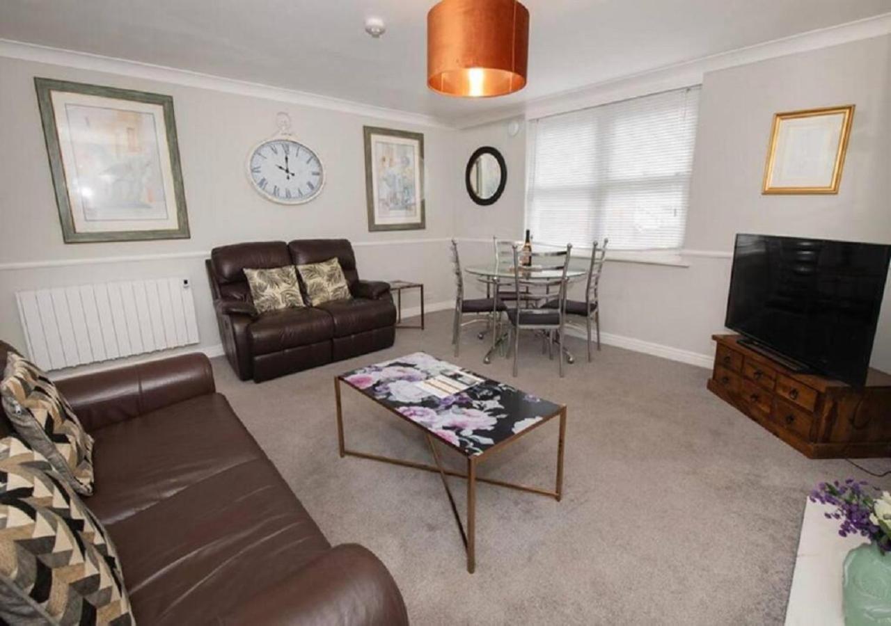 Pelican-Stylish 2-Bed Apartment Close To Beach & Town Scarborough Exterior photo
